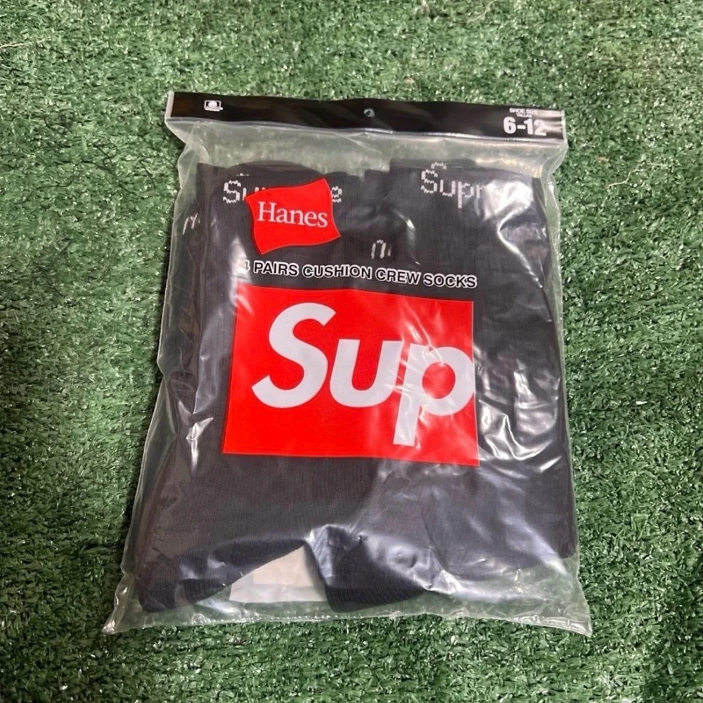 Hanes x Supreme Black Cushion Crew Socks - Red Logo